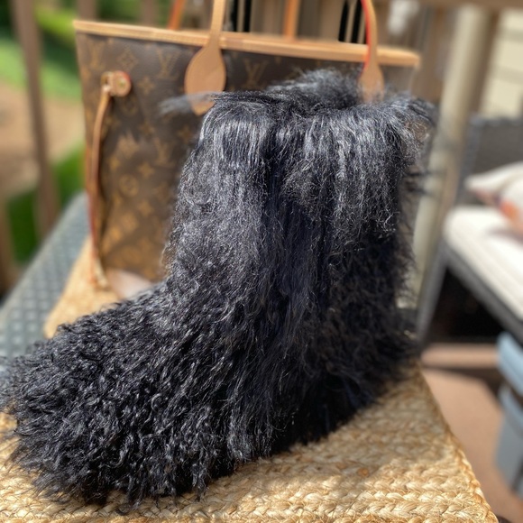 RARE!! UGG CLASSIC FLUFF MOMMA MONGOLIAN BLACK BOOTS US 8 /EU 39 / UK 6.5 - Picture 5 of 10